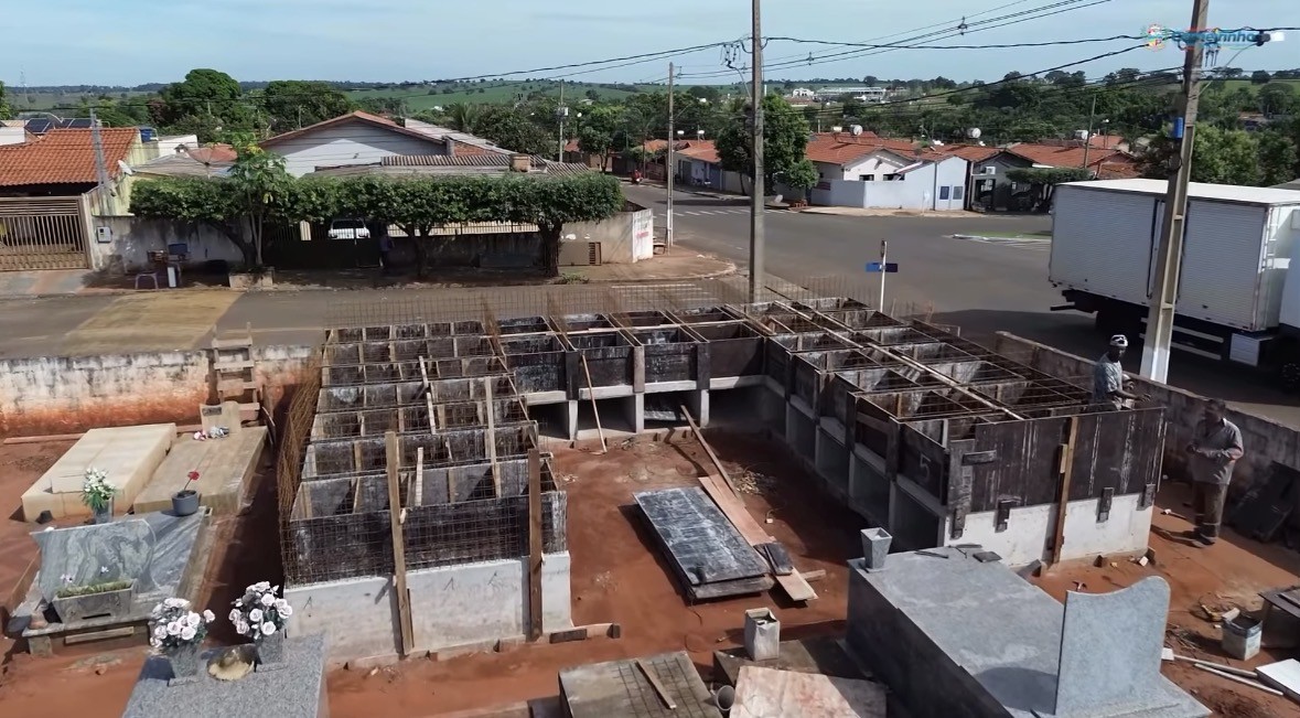 Cemitério de Carneirinho ganha 72 unidades de sepultamento em obra de ampliação vertical