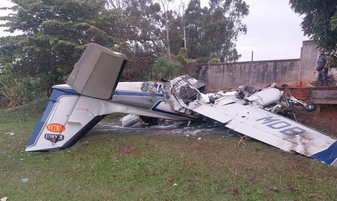Avião da Ponzan, de Estrela D'Oeste, cai e deixa dois mortos em Marília