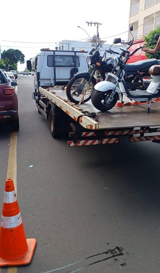 Operação de trânsito da PM aplica 10 multas e apreende 2 motos em Iturama