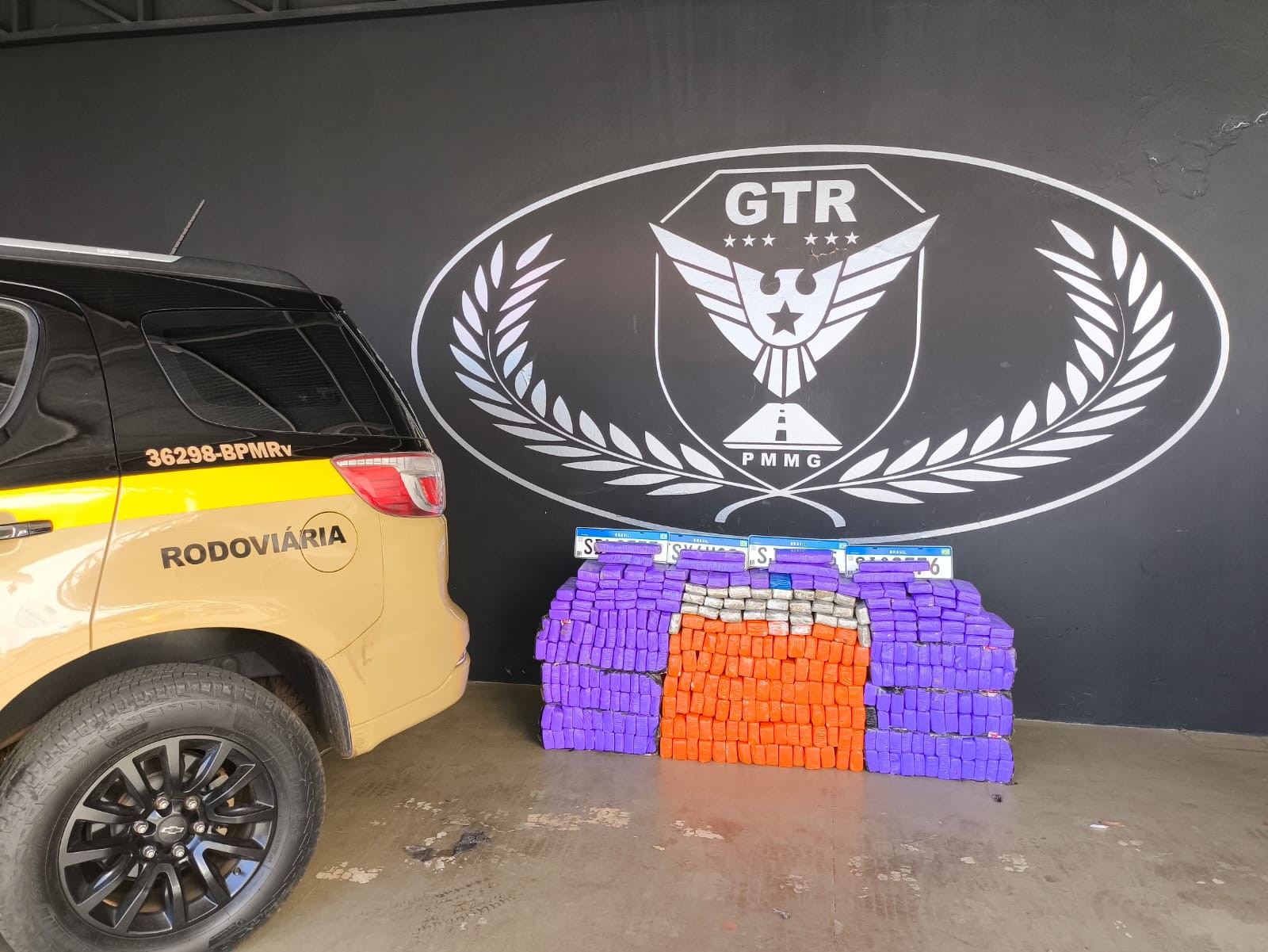Policiais apreendem 242 kg de maconha em Iturama e prendem seis em flagrante