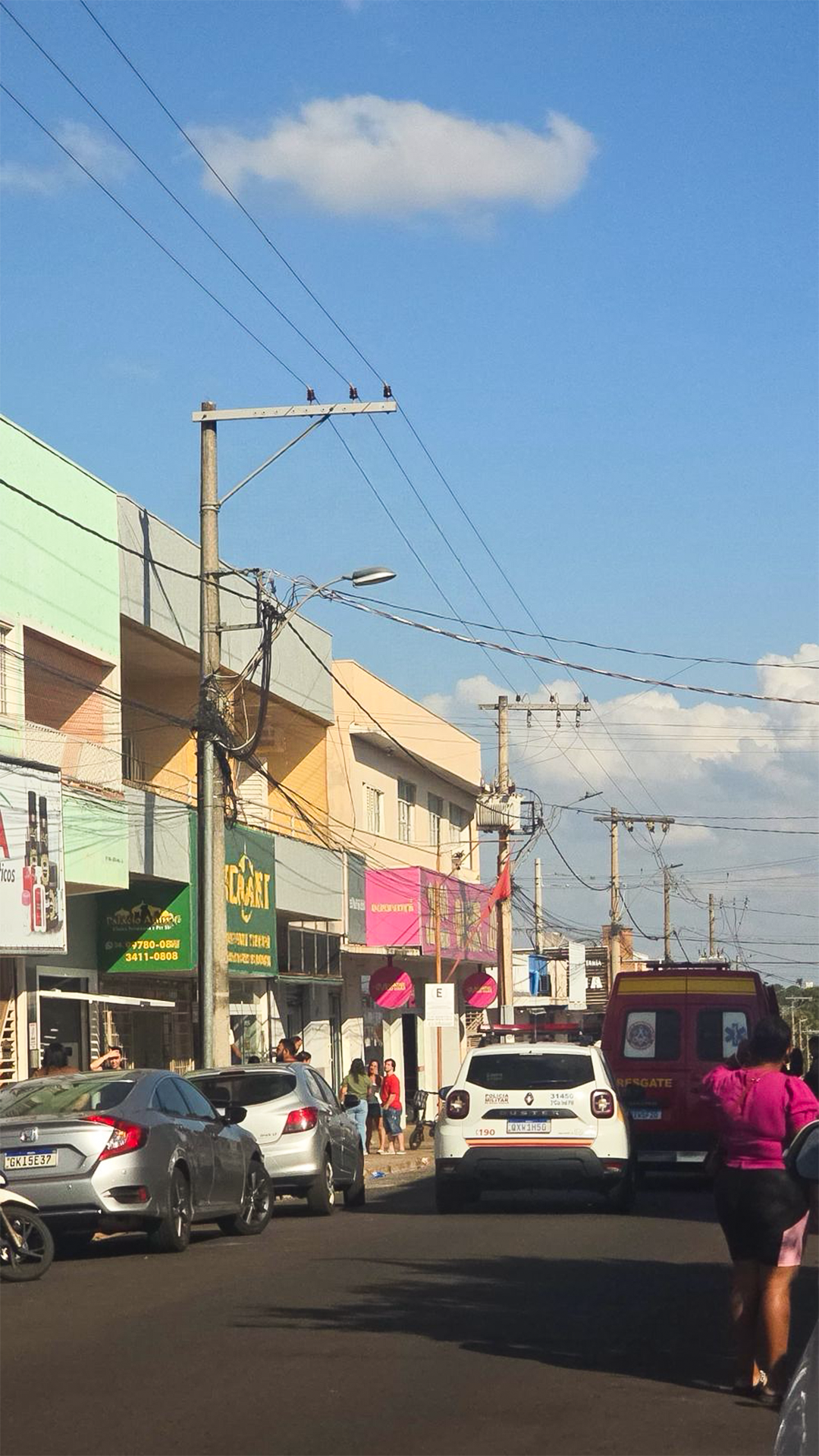 Pintor sofre forte choque elétrico e cai durante reforma no centro de Iturama