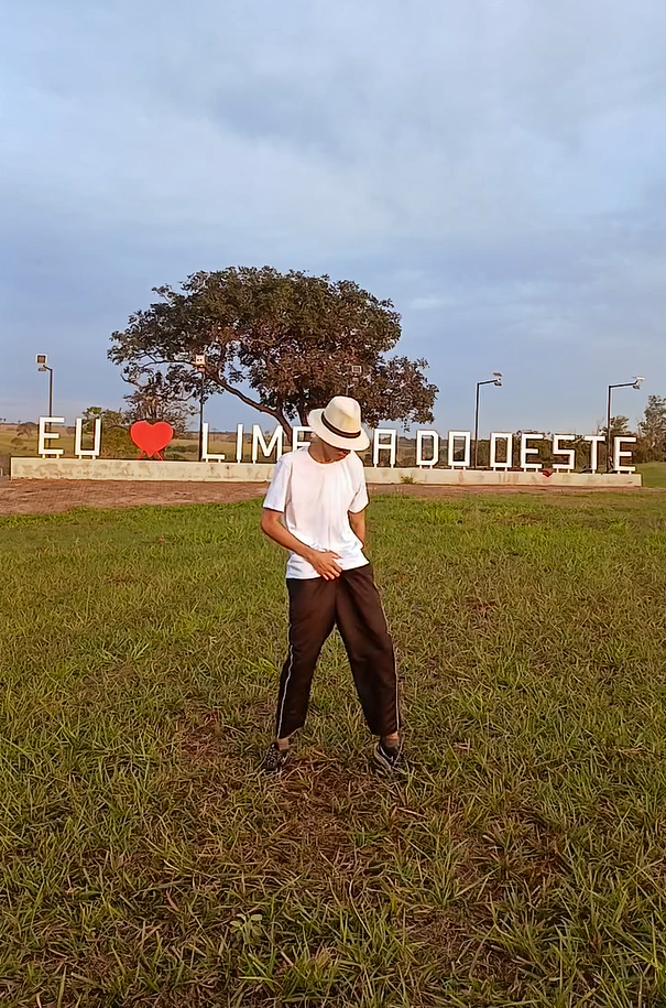 Gari vira sensação nas redes ao dançar Michael Jackson em Limeira do Oeste