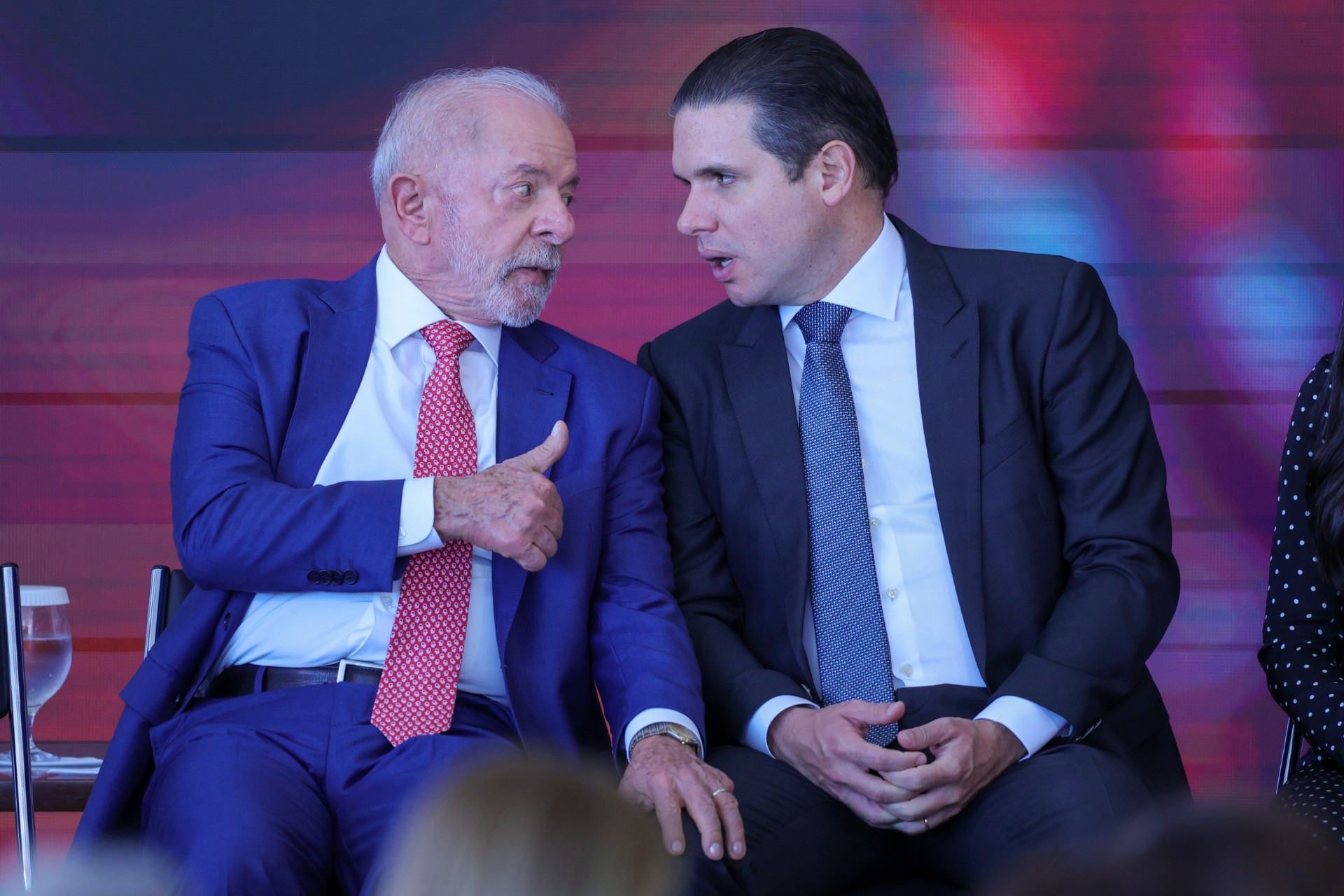 Escala 6x1: Motta e Lula fecham acordo para redução gradual da jornada de trabalho